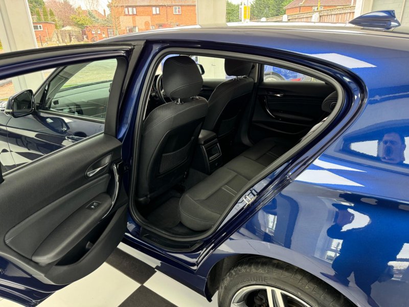BMW 1 SERIES