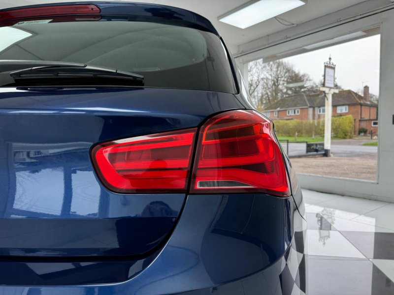 BMW 1 SERIES