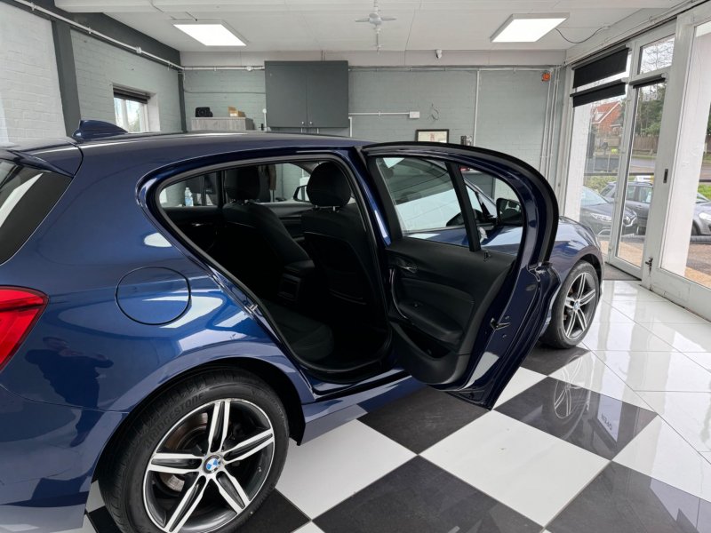 BMW 1 SERIES