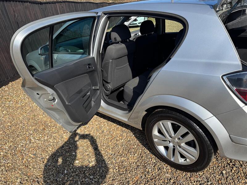 VAUXHALL ASTRA