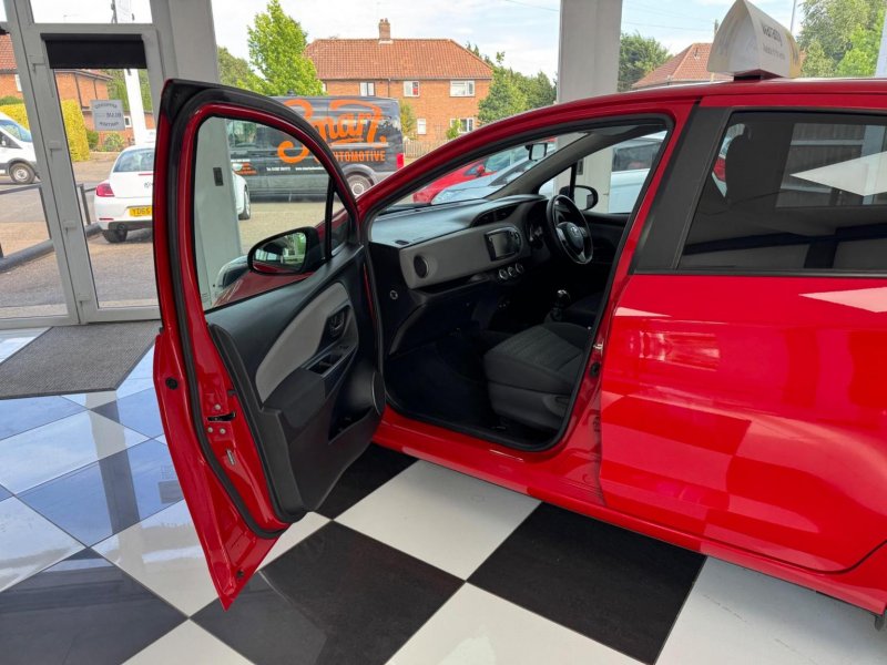 TOYOTA YARIS