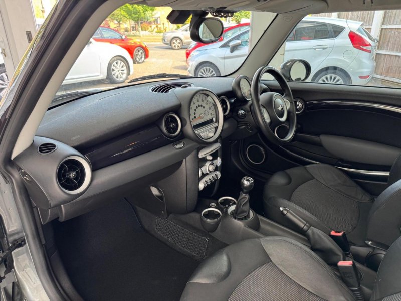 MINI HATCH