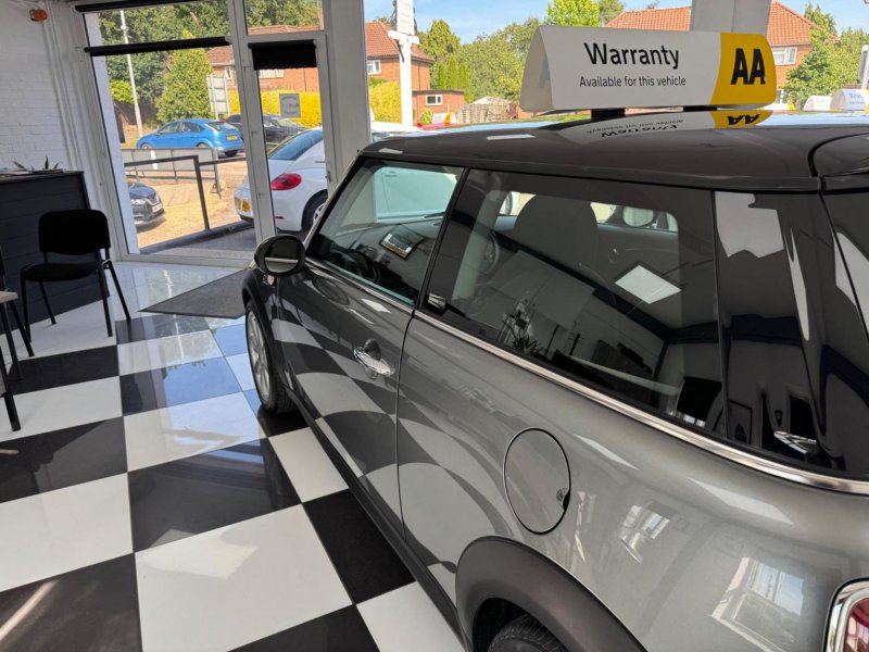 MINI HATCH