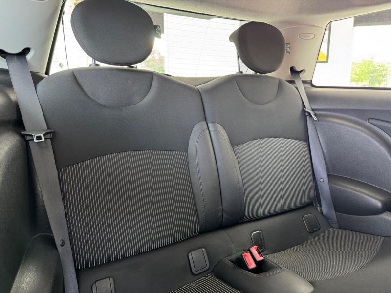 MINI HATCH
