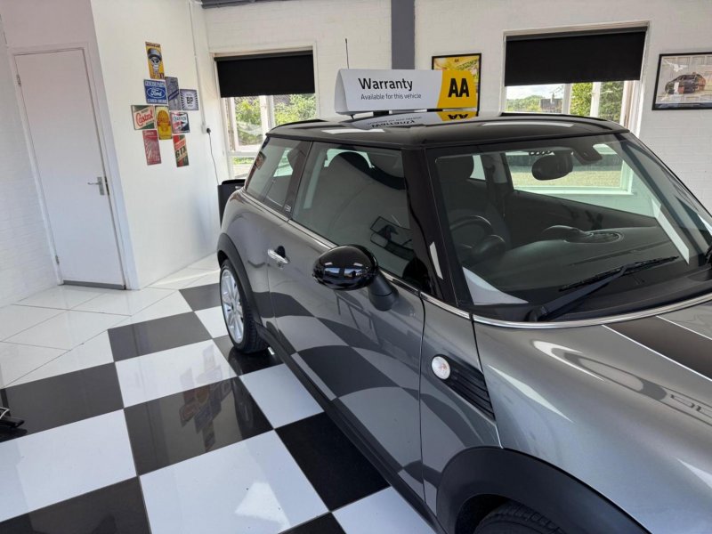 MINI HATCH